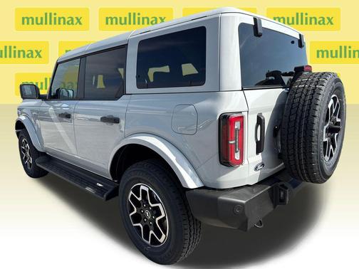 Avalanche Gray 2026 Ford Bronco Outer Banks