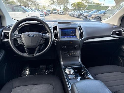 2020 Ford Edge SE