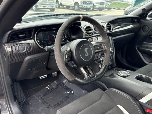 2022 Ford Shelby GT500 Base