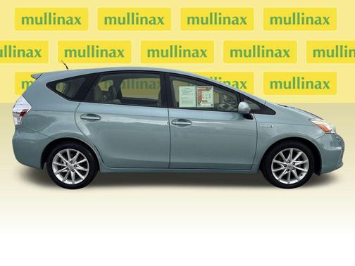 2013 Toyota Prius v Five