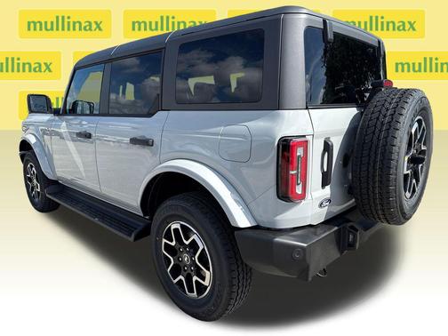Avalanche Gray 2026 Ford Bronco Outer Banks