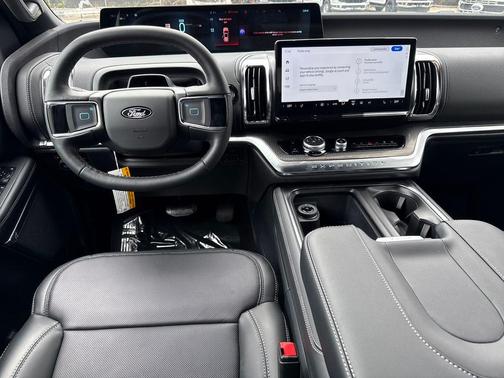 Star White Metallic Tri-Coat 2026 Ford Expedition Platinum