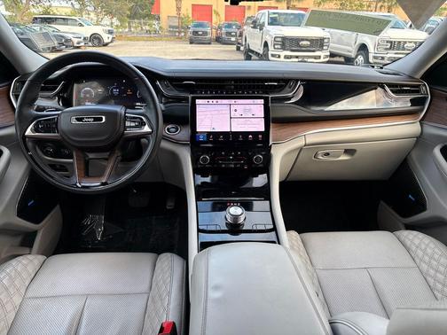 2022 Jeep Grand Cherokee Summit