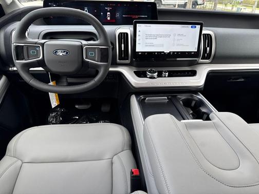 STAR WHITE MET TRI-COAT 2026 Ford Expedition Max Active 4x2