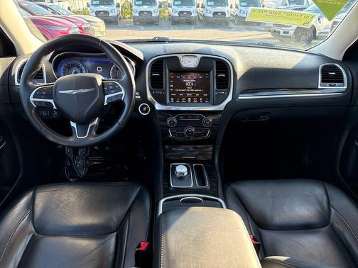 2016 Chrysler 300 Limited