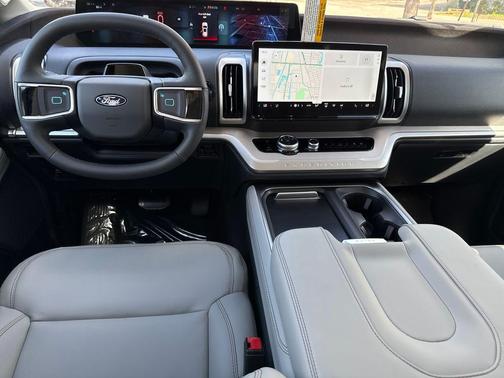2025 Ford Expedition Max Active 4x2