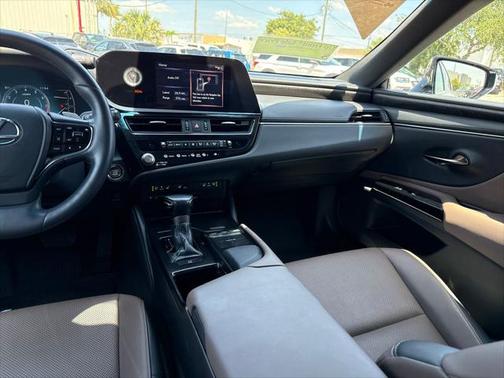 2022 Lexus ES 350 Base