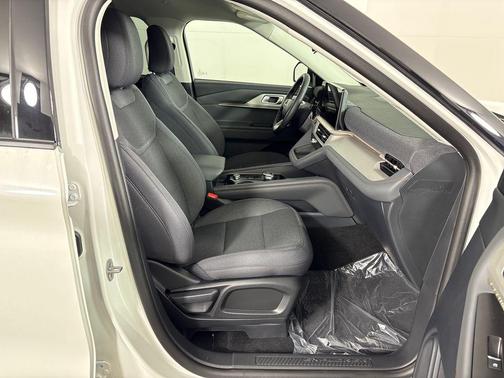 Star White Metallic Tri-Coat 2026 Ford Explorer Active
