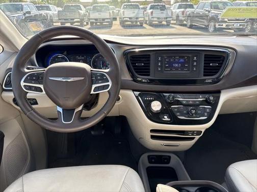2017 Chrysler Pacifica Touring-L
