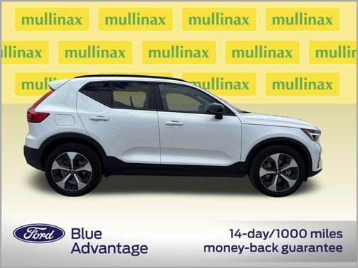 2024 Volvo XC40 B5 Core Dark Theme