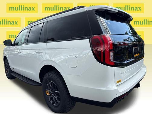 Star White Metallic Tri-Coat 2026 Ford Expedition Tremor