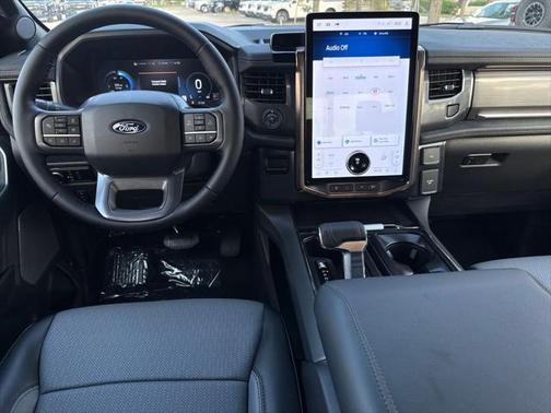 2025 Ford F-150 Lightning LARIAT