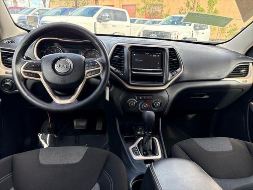 2017 Jeep Cherokee Sport