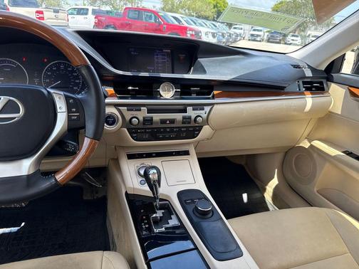 2013 Lexus ES 300h Base