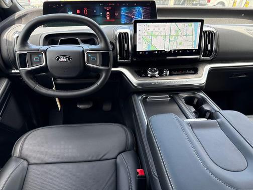 Star White Metallic Tri-Coat 2026 Ford Expedition Max Platinum