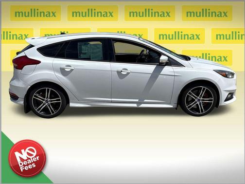 Oxford White 2017 Ford Focus ST