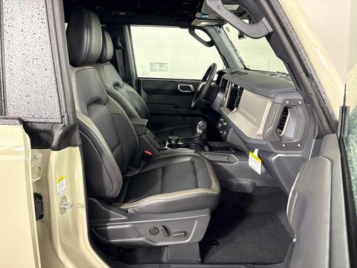 DESERT SAND 2026 Ford Bronco Outer Banks