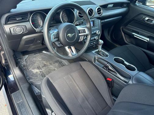 2021 Ford Mustang EcoBoost