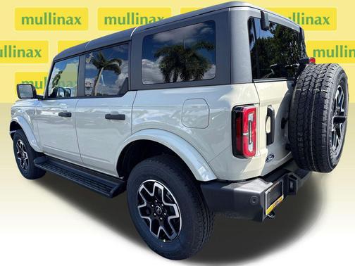 Desert Sand 2026 Ford Bronco Outer Banks