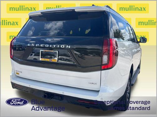 Star White Metallic Tri-Coat 2025 Ford Expedition Max Active 4x2
