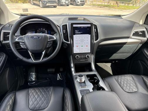 AGATE BLACK METALLIC 2024 Ford Edge Titanium