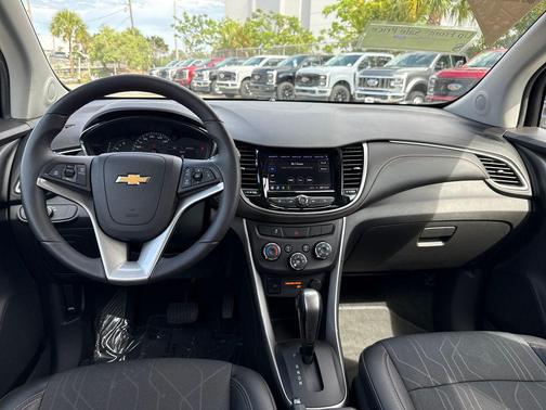 Silver Ice Metallic 2020 Chevrolet Trax LT