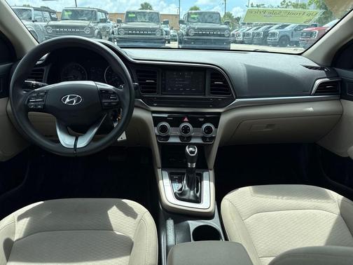 Quartz White Pearl 2019 Hyundai ELANTRA SE
