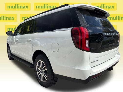 Star White Metallic Tri-Coat 2026 Ford Expedition Max Active 4x2