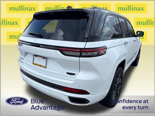 Bright White Clearcoat 2025 Jeep Grand Cherokee Summit