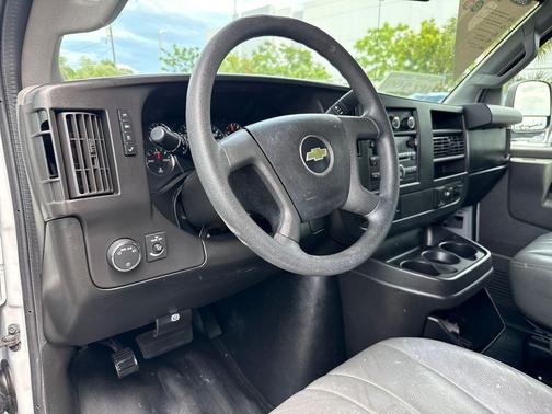 Summit White 2017 Chevrolet Express 2500 Work Van