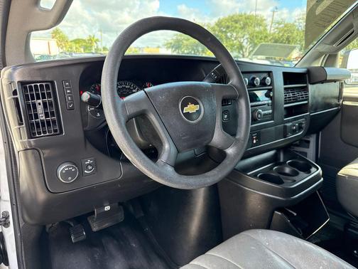 Summit White 2017 Chevrolet Express 2500 Work Van