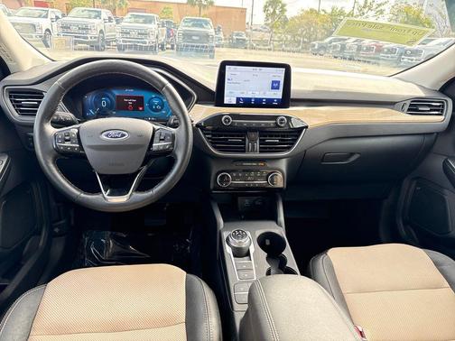 2022 Ford Escape Titanium