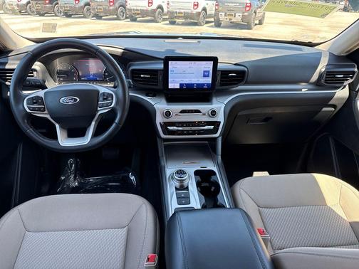 ICONIC SILVER METALLIC 2023 Ford Explorer XLT