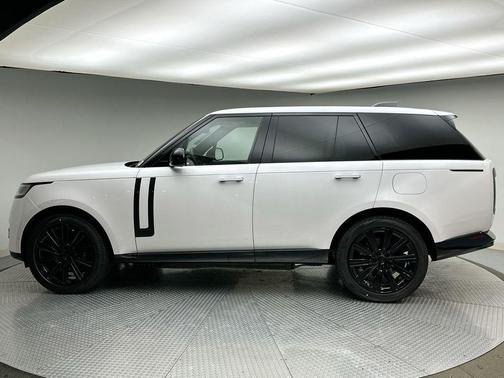 2026 Land Rover Range Rover P550e SE