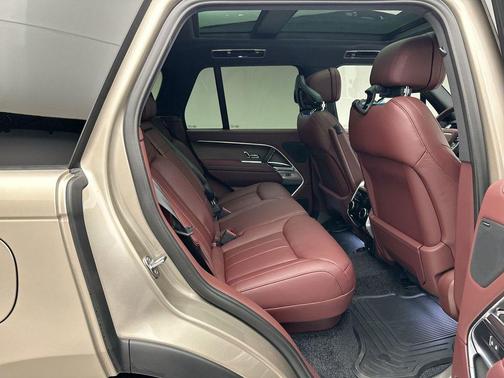 2025 Land Rover Range Rover P400 SE