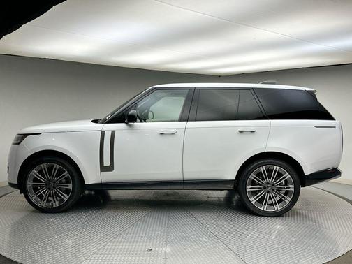 2025 Land Rover Range Rover P530 SE