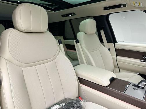 2025 Land Rover Range Rover P530 SE