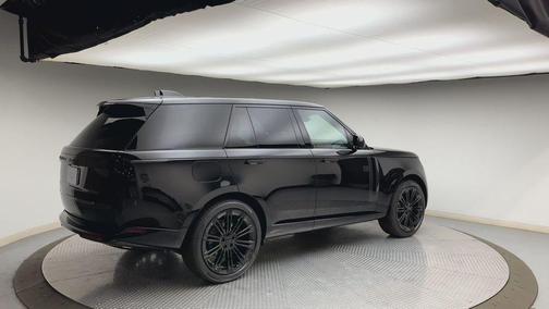 Santorini Black 2026 Land Rover Range Rover P400 SE