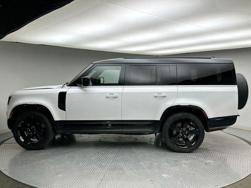 2026 Land Rover Defender 130 X-Dynamic SE