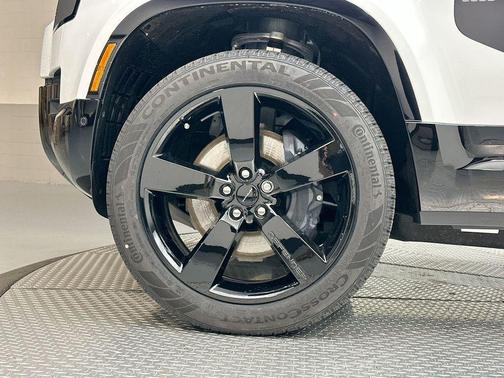 2026 Land Rover Defender 130 X-Dynamic SE