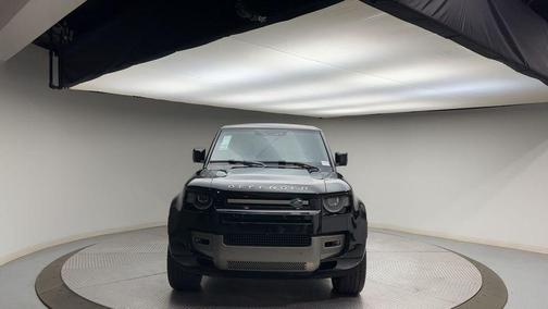 2025 Land Rover Defender P500 X-Dynamic SE