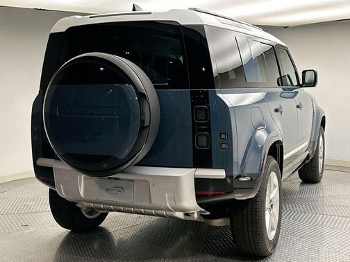2026 Land Rover Defender 