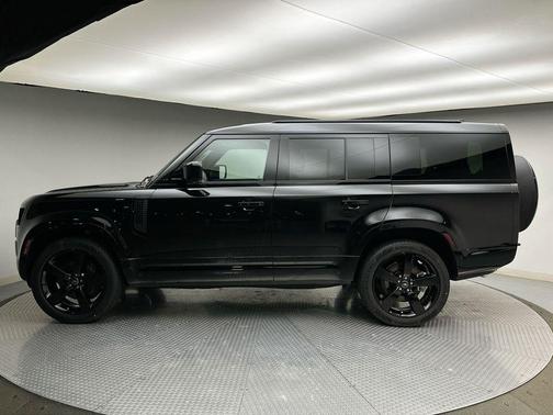 2025 Land Rover Defender 130 P400 X-Dynamic SE
