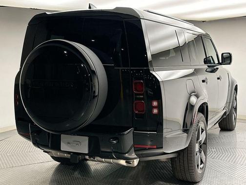 2025 Land Rover Defender 130 P400 X-Dynamic SE