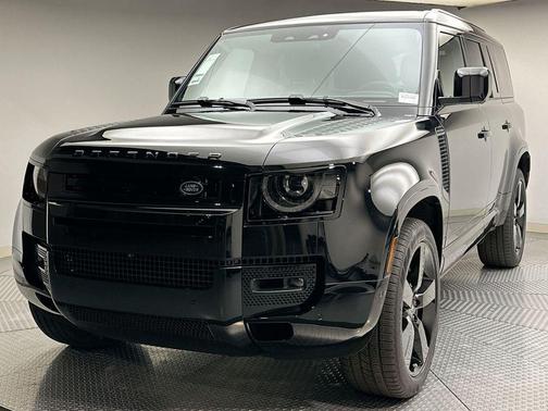 2025 Land Rover Defender 130 P400 X-Dynamic SE