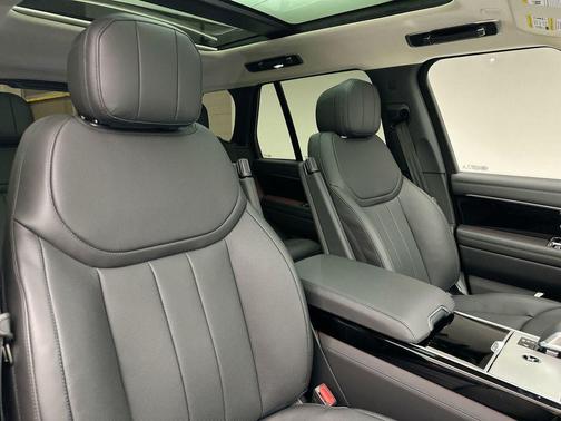 2025 Land Rover Range Rover P400 SE