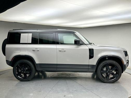 2026 Land Rover Defender 