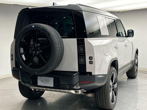 2026 Land Rover Defender 