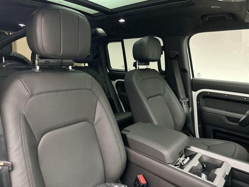 2026 Land Rover Defender 110 V8
