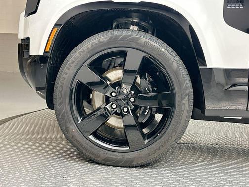 2026 Land Rover Defender 110 V8